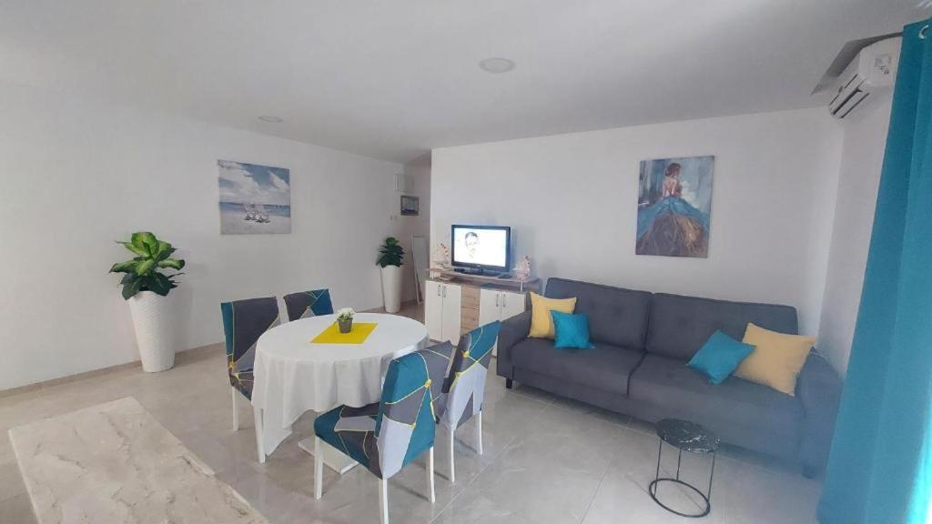 Apartments Mestral Baška Voda Eksteriør bilde