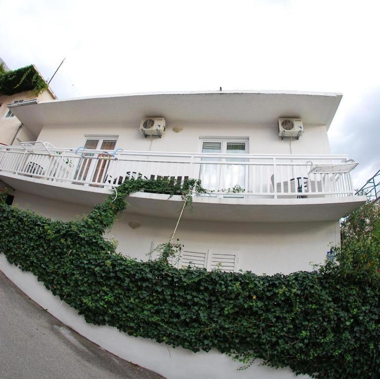 Apartments Mestral Baška Voda Eksteriør bilde