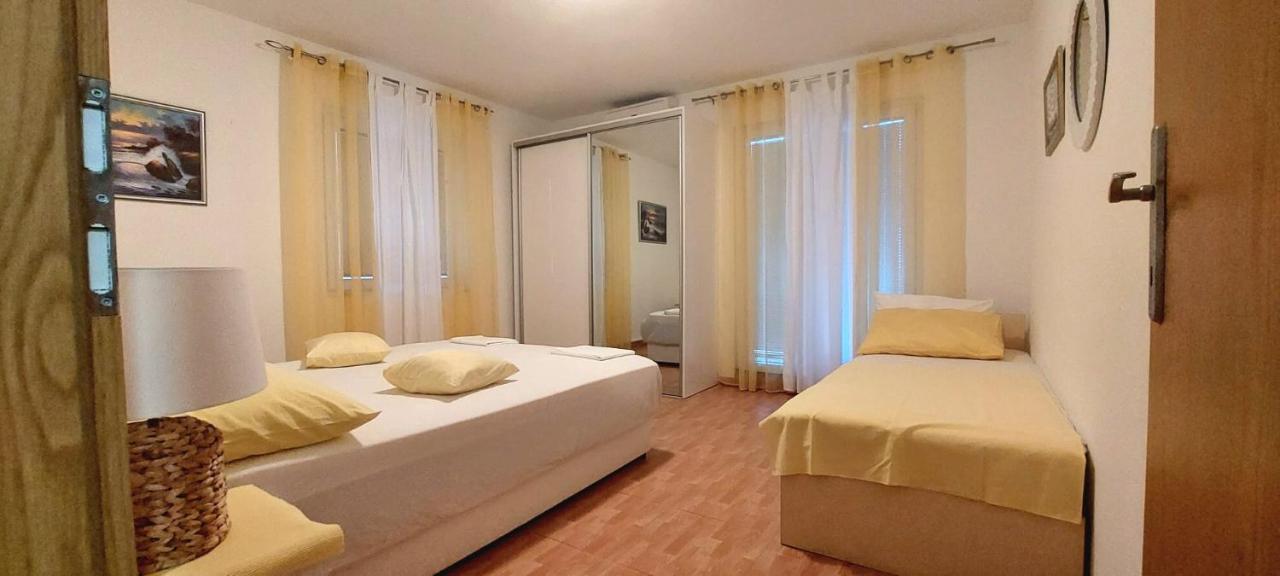 Apartments Mestral Baška Voda Eksteriør bilde