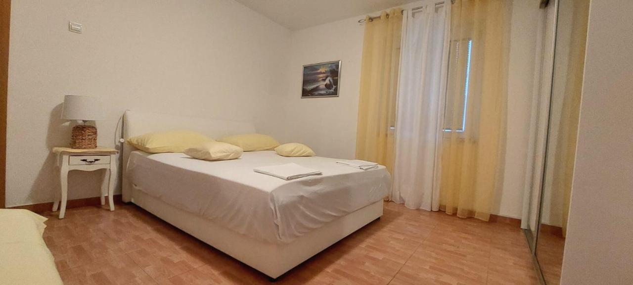 Apartments Mestral Baška Voda Eksteriør bilde