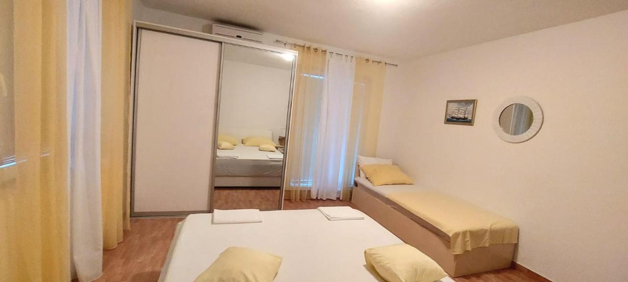 Apartments Mestral Baška Voda Eksteriør bilde