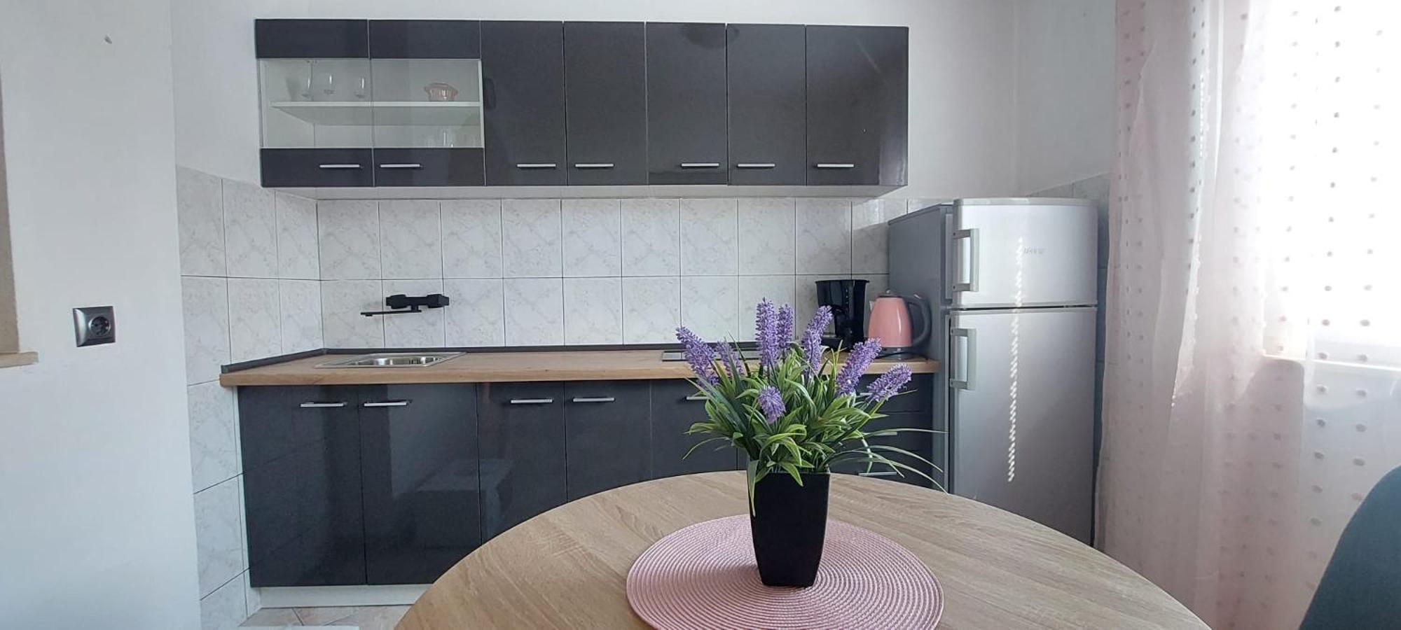 Apartments Mestral Baška Voda Eksteriør bilde